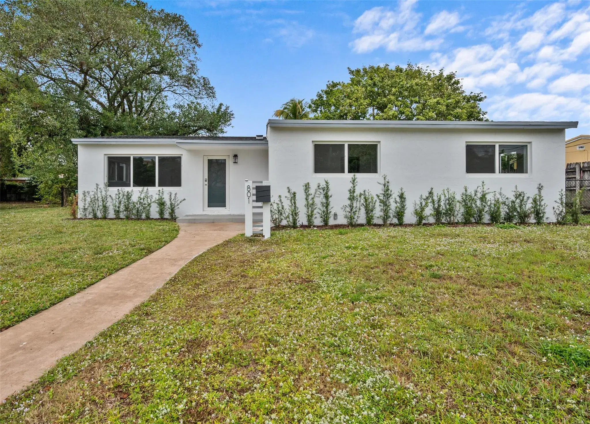 Picture of 801 NW 183Rd Dr, Miami Gardens, FL 33169