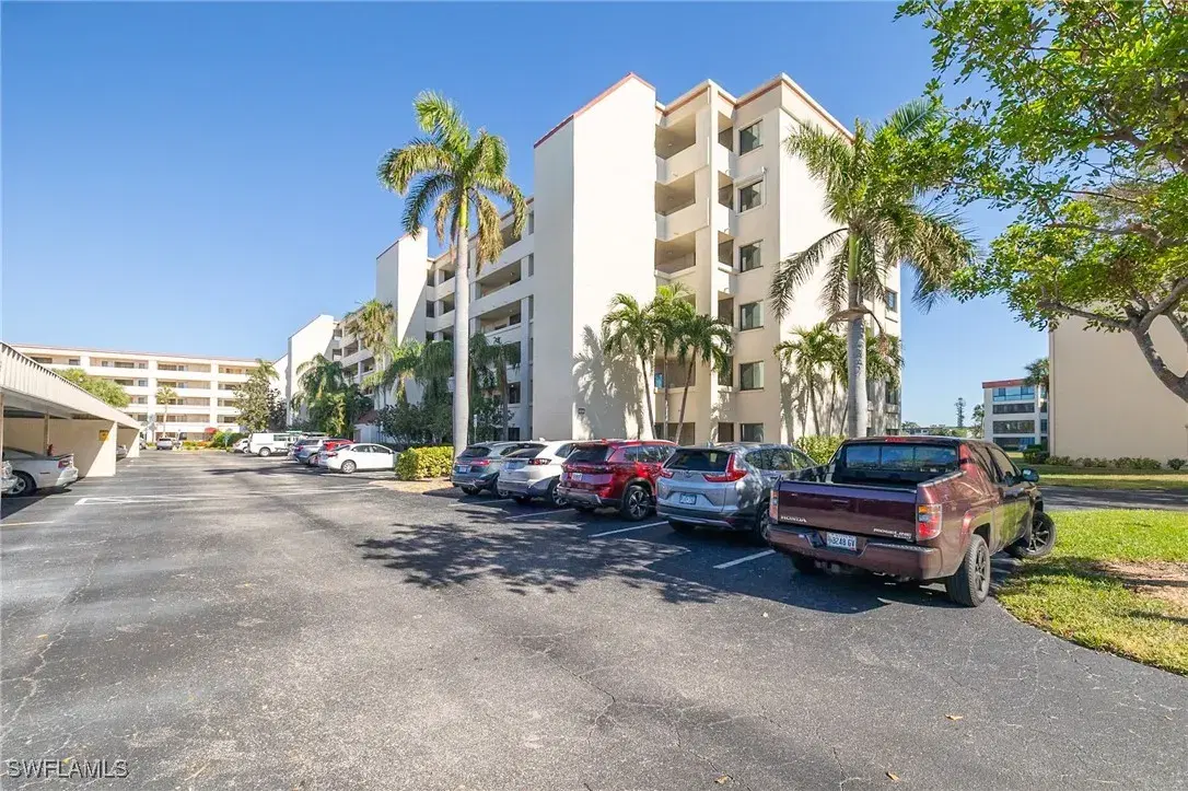 Picture of 7406 Lake Breeze Dr 115, Fort Myers, FL 33907