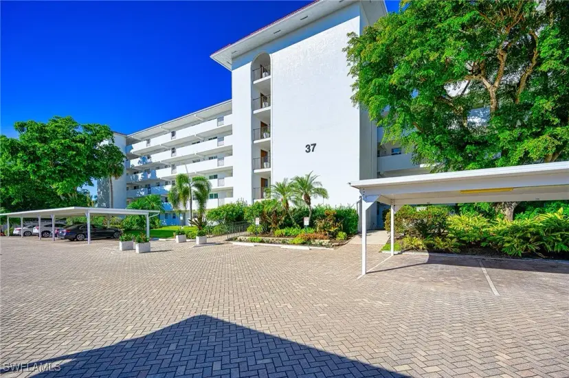 Picture of 37 High Point Cir E 401, Naples FL 34103