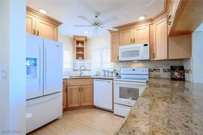 Picture of 37 High Point Cir E 401, Naples FL 34103
