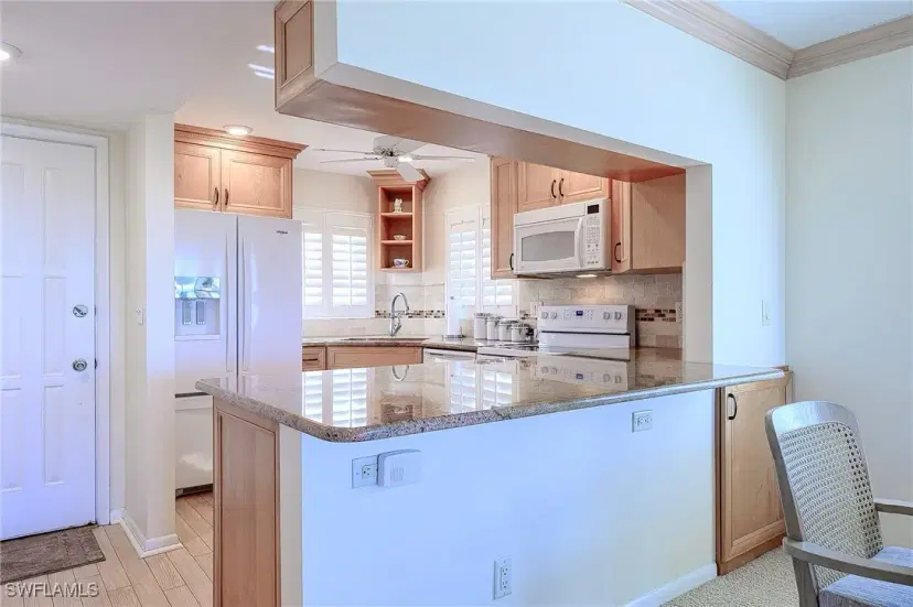 Picture of 37 High Point Cir E 401, Naples FL 34103