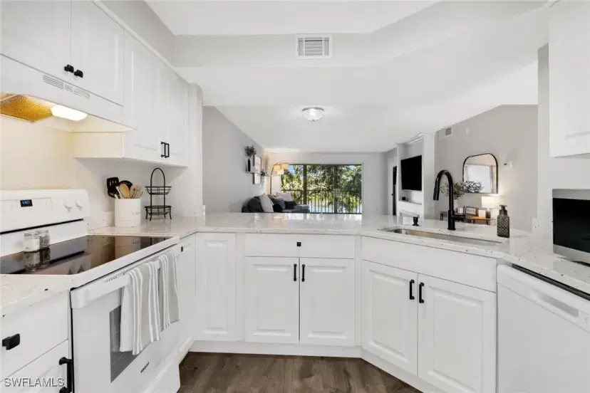 Picture of 9580 Victoria Ln A-203, Naples FL 34109