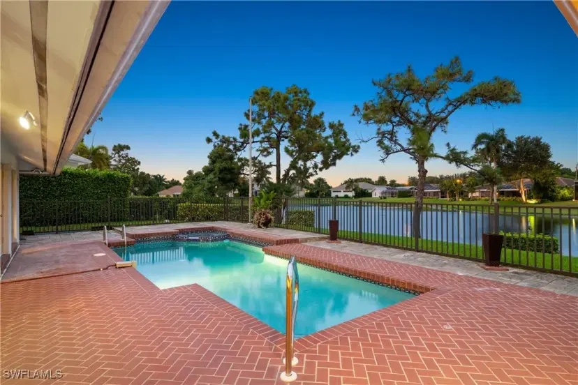 Picture of 547 Devils Ln, Naples FL 34103
