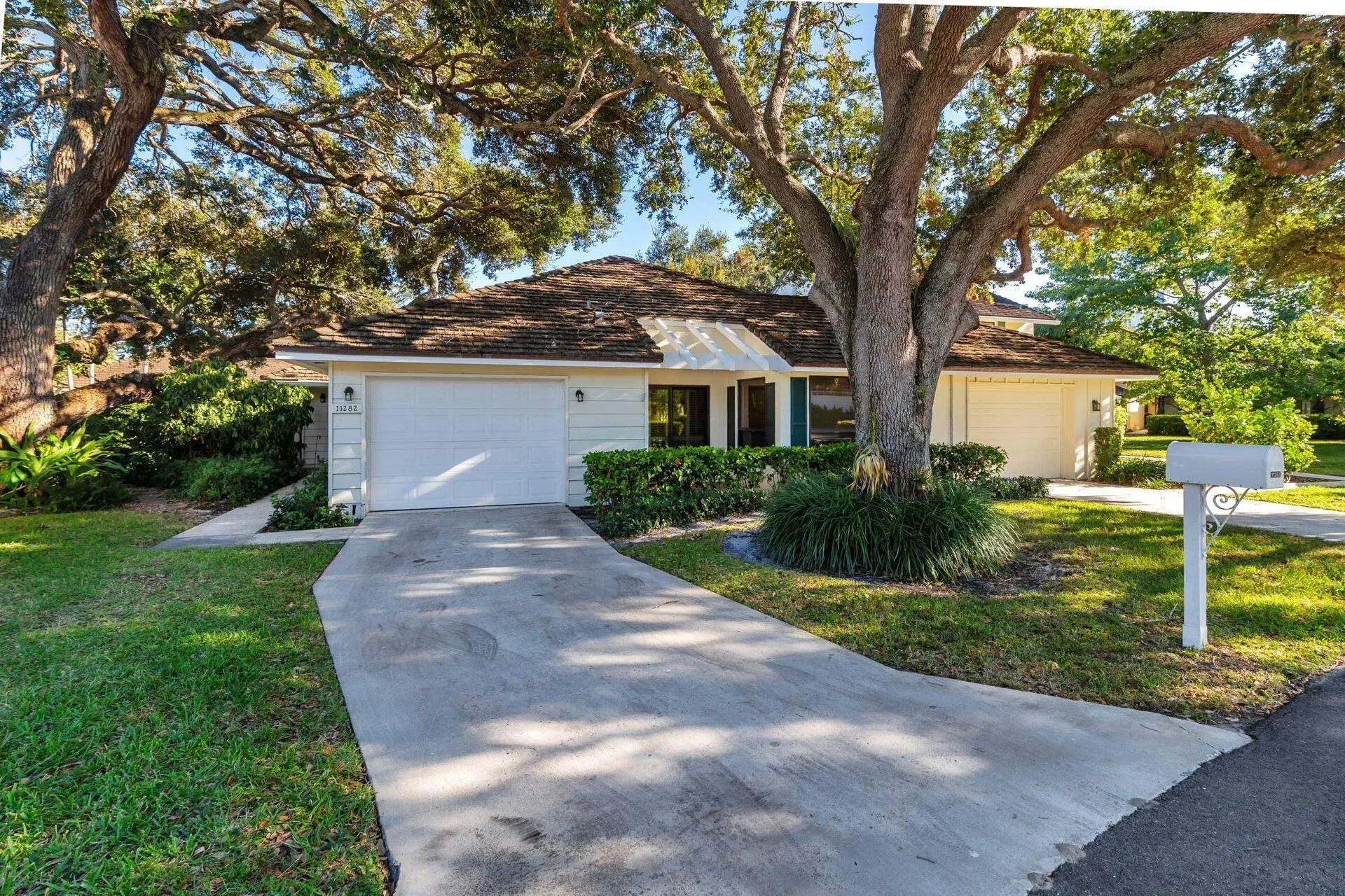 Picture of 11282 Glen Oaks Court 31-C, North Palm Beach, FL 33408