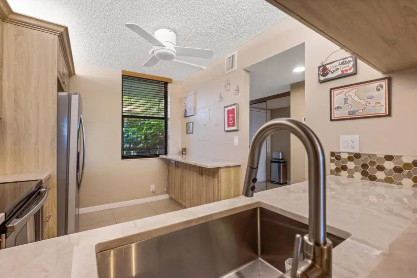 Picture of 2907 Carambola Cir S 203, Coconut Creek FL 33066
