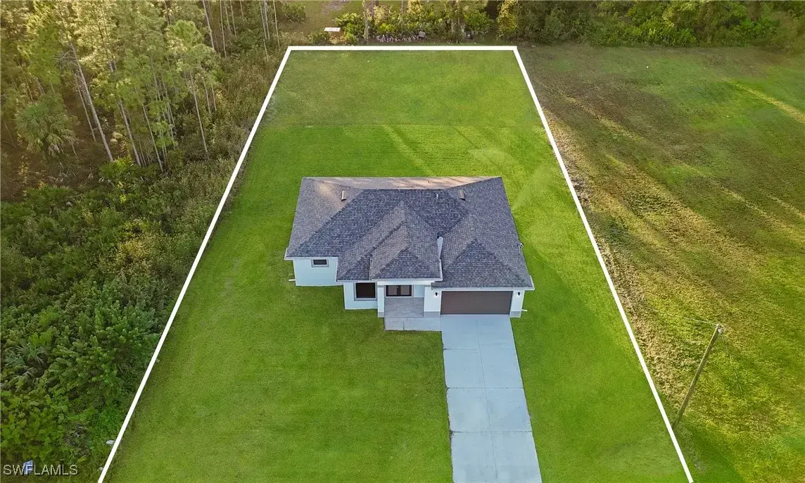 Picture of 913 Palmetto Ave, Lehigh Acres, FL 33972