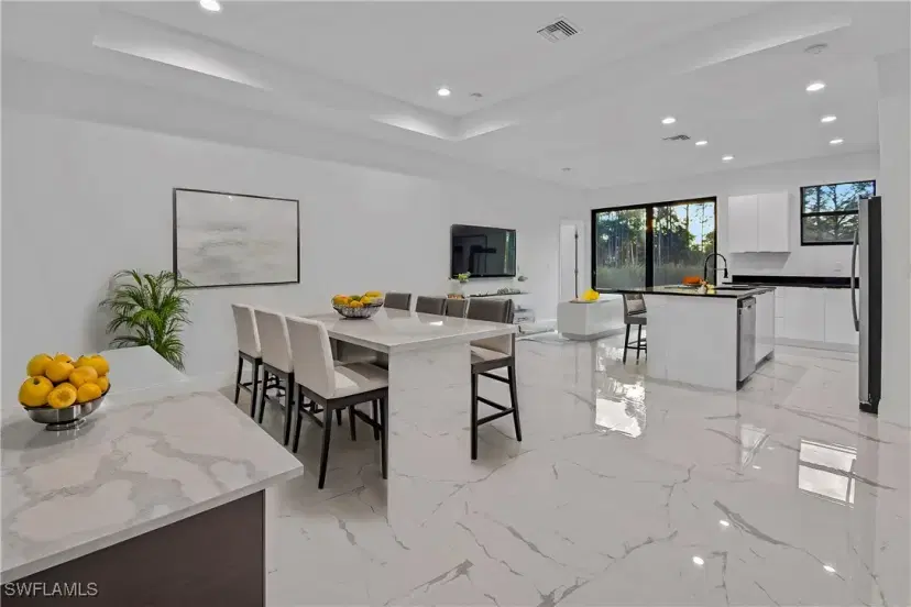 Picture of 913 Palmetto Ave, Lehigh Acres FL 33972