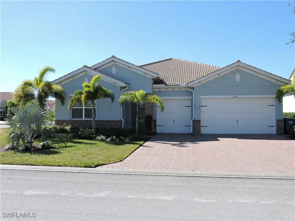 Picture of 3215 Apple Blossom Dr, Alva, FL 33920