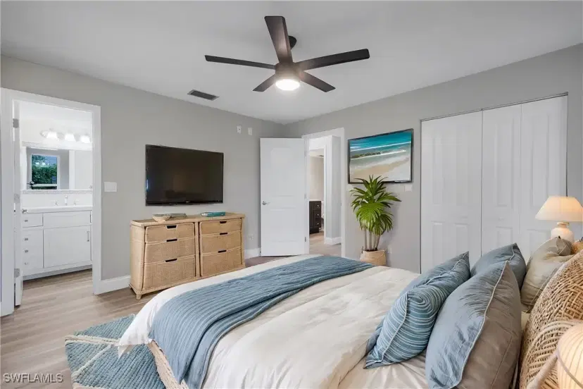 Picture of 233 Yorkshire Ct, Naples FL 34112