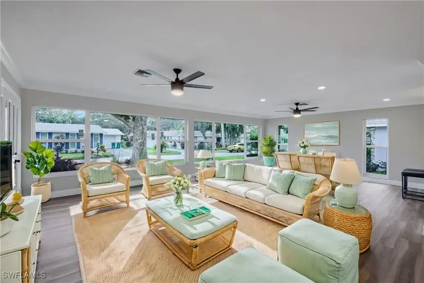 Picture of 233 Yorkshire Ct, Naples FL 34112