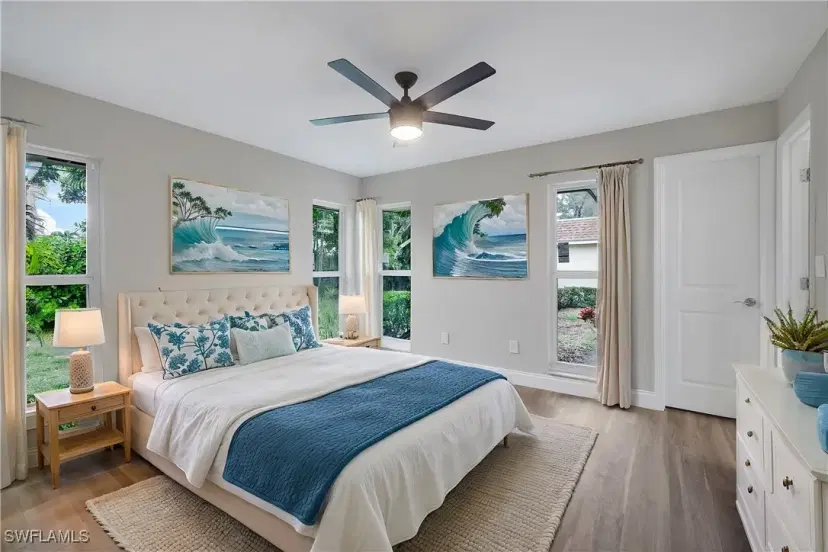 Picture of 233 Yorkshire Ct, Naples FL 34112