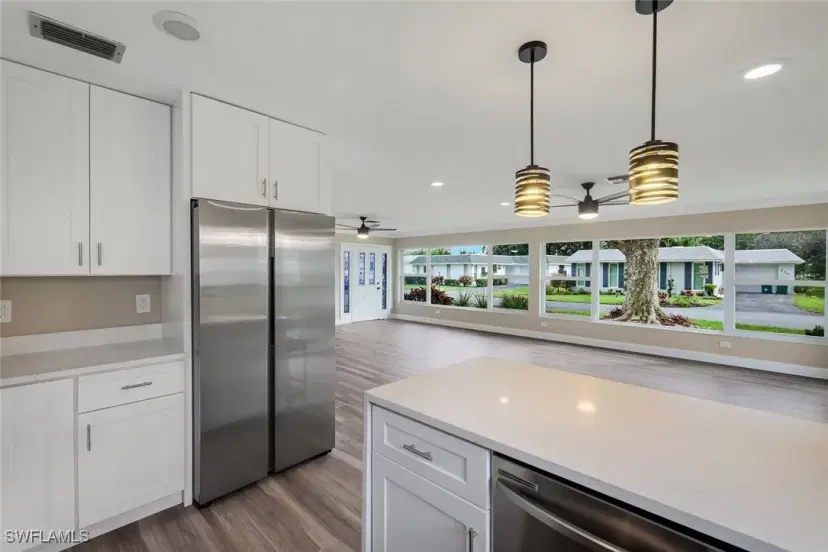 Picture of 233 Yorkshire Ct, Naples FL 34112