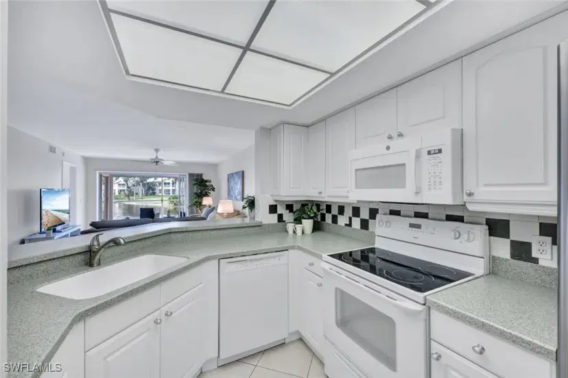 Picture of 774 Wiggins Lake Dr 101, Naples FL 34110
