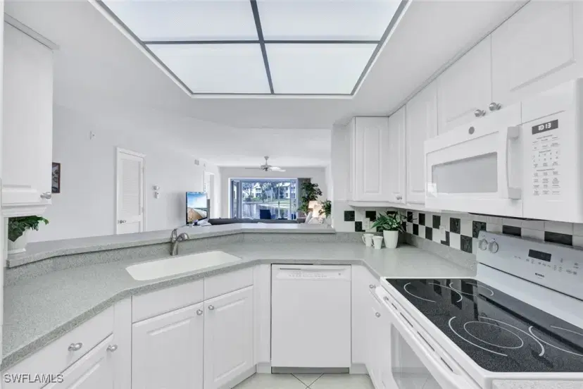 Picture of 774 Wiggins Lake Dr 101, Naples FL 34110
