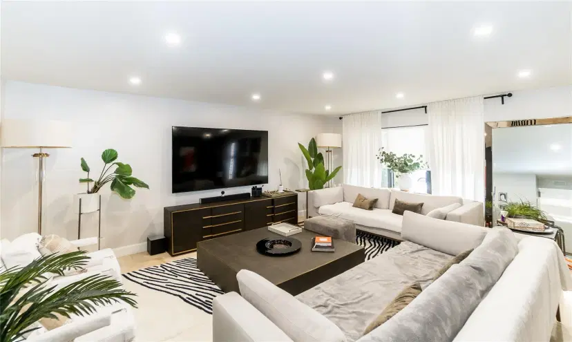 Picture of 3776 NE 166Th St 108, North Miami Beach FL 33160