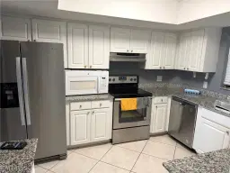 Picture of 700 Valley Stream Dr 303, Naples, FL 34113