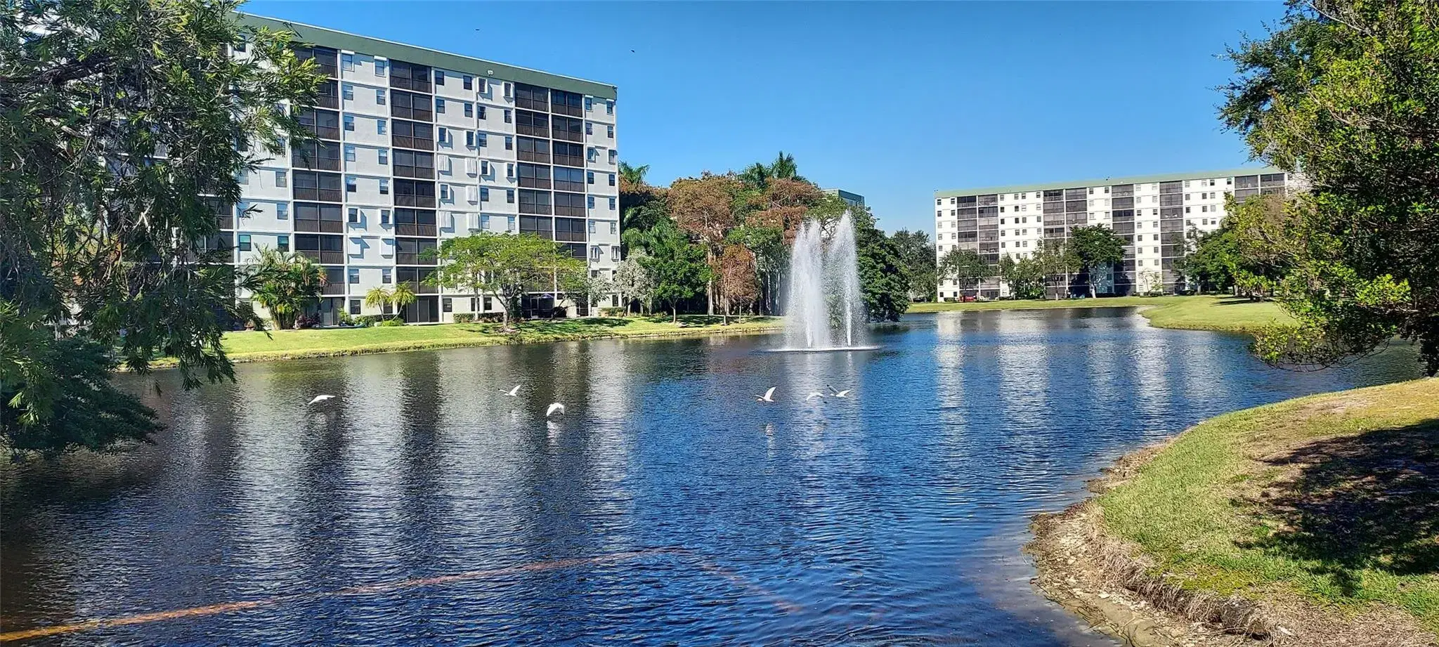 Picture of 2334 S Cypress Bend Dr 202, Pompano Beach, FL 33069