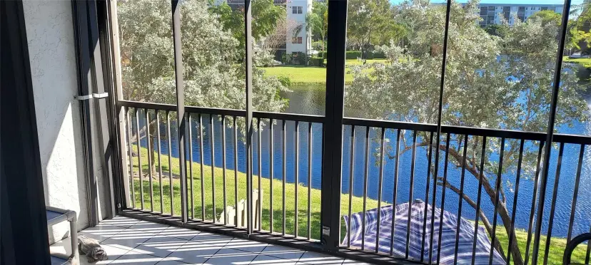 Picture of 2334 S Cypress Bend Dr 202, Pompano Beach FL 33069