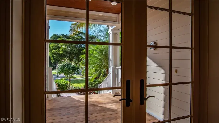Picture of 725 W Lake Dr, Naples FL 34102