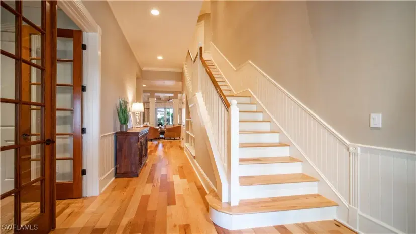 Picture of 725 W Lake Dr, Naples FL 34102