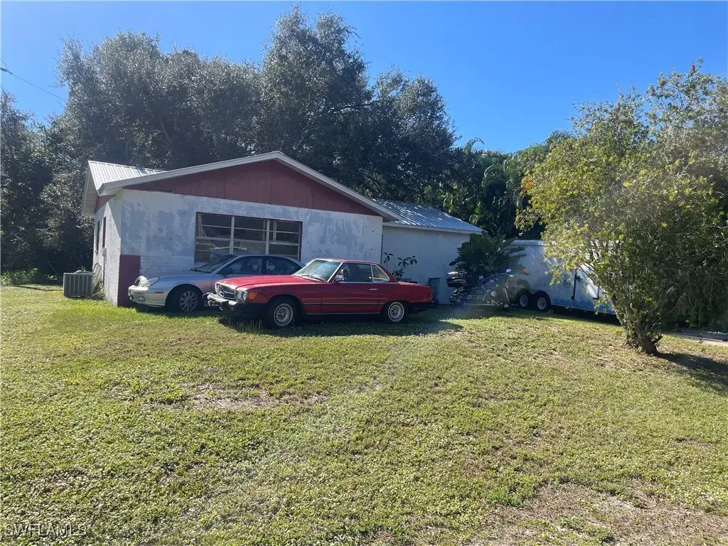 Picture of 124 Powell Creek Cir, North Fort Myers, FL 33917