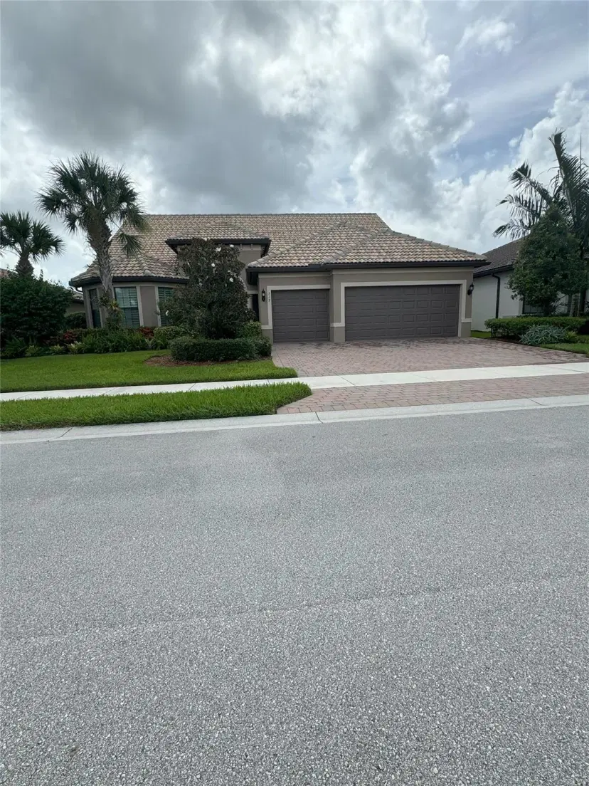 Picture of 317 SE Huntington Cir, Port St Lucie FL 34984