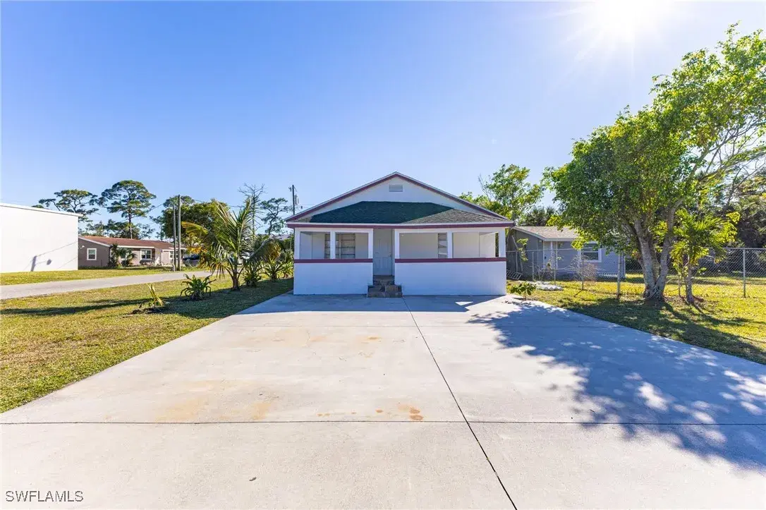 Picture of 2428 Stella St, Fort Myers, FL 33901