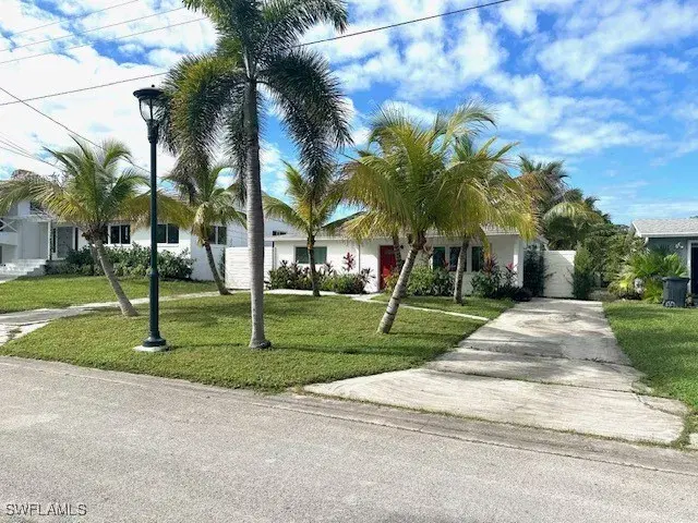 Picture of 555 14Th St N, Naples FL 34102