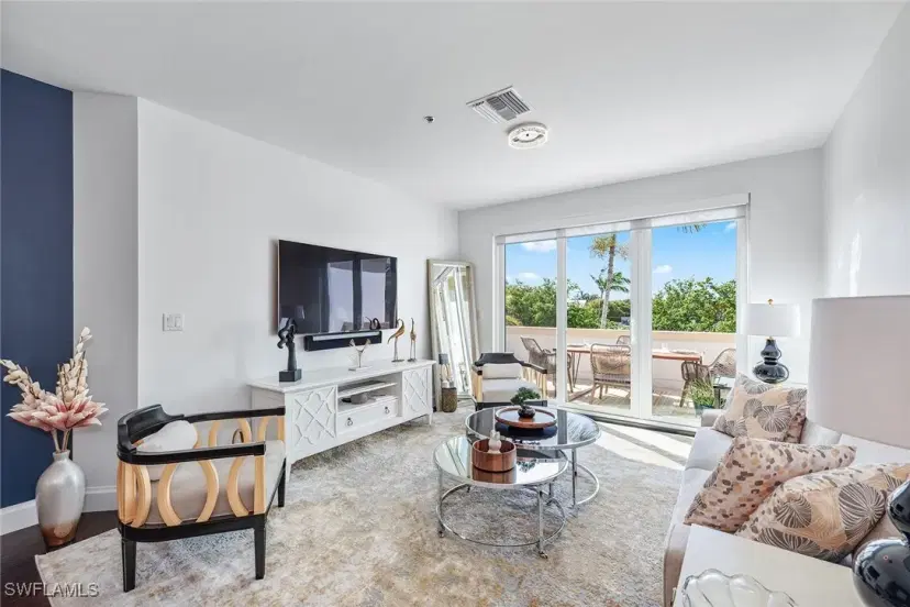 Picture of 365 5Th Ave S 305, Naples FL 34102