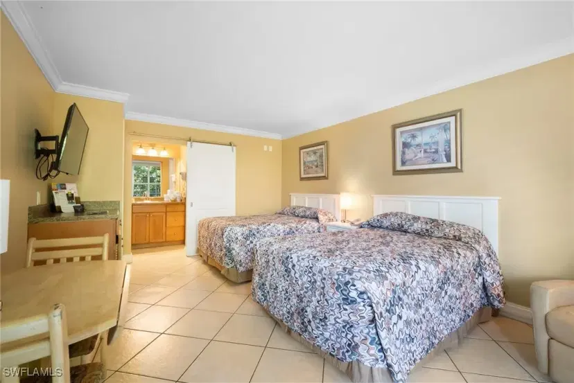 Picture of 2555 9Th St N 129, Naples FL 34103