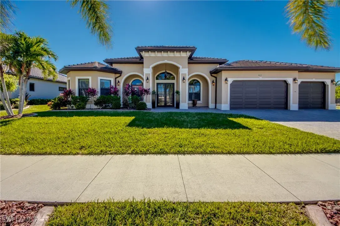 Picture of 912 Palmetto Pointe Cir, Cape Coral, FL 33991
