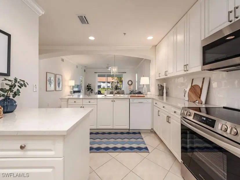Picture of 1128 Manor Lake Dr G-106, Naples FL 34110
