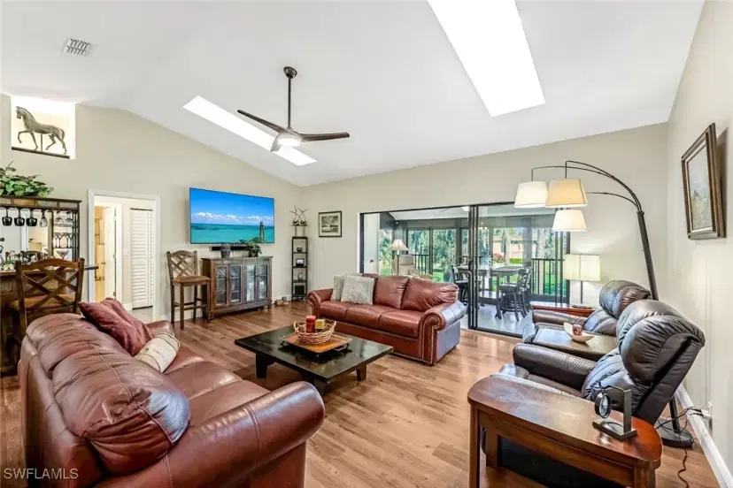 Picture of 194 Albi Rd 8, Naples FL 34112