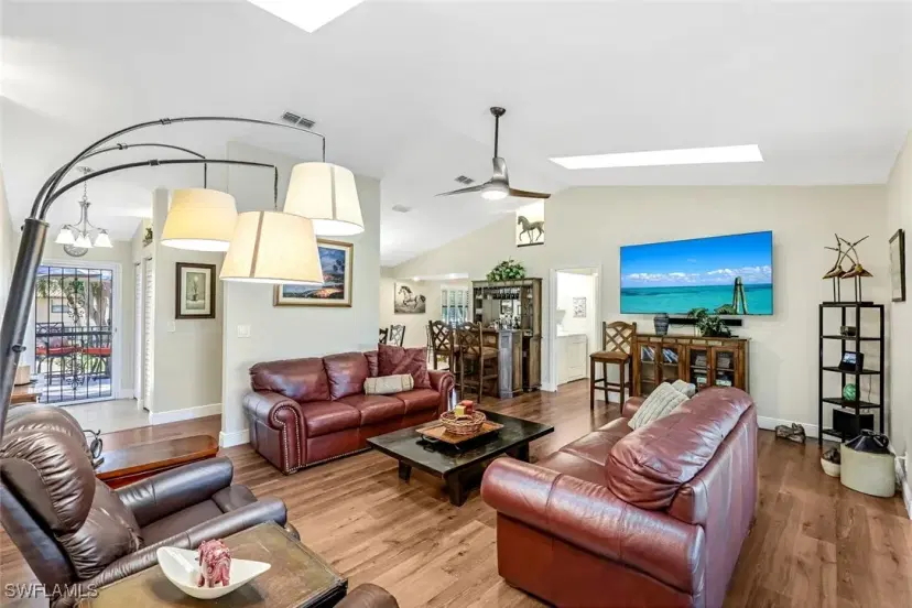 Picture of 194 Albi Rd 8, Naples FL 34112