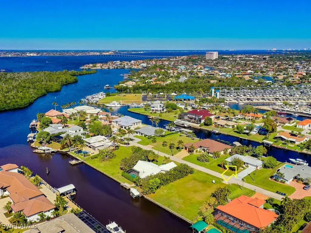 Picture of 125 Montrose Dr, Fort Myers, FL 33919