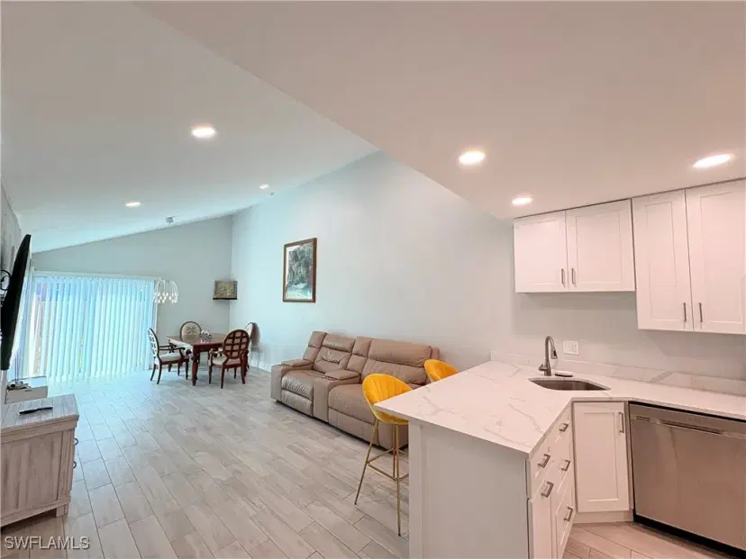 Picture of 6342 Royal Woods Dr, Fort Myers FL 33908