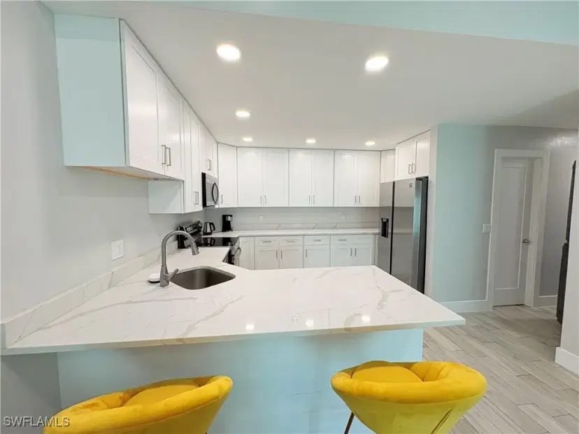 Picture of 6342 Royal Woods Dr, Fort Myers FL 33908