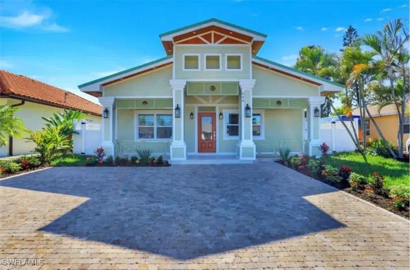 Picture of 648 100Th Ave N, Naples FL 34108