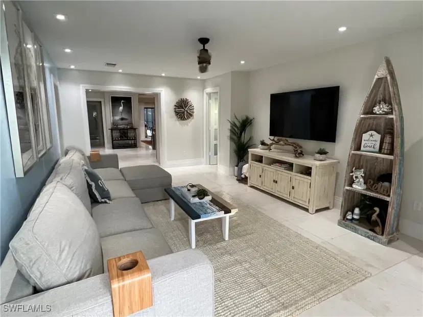 Picture of 648 100Th Ave N, Naples FL 34108