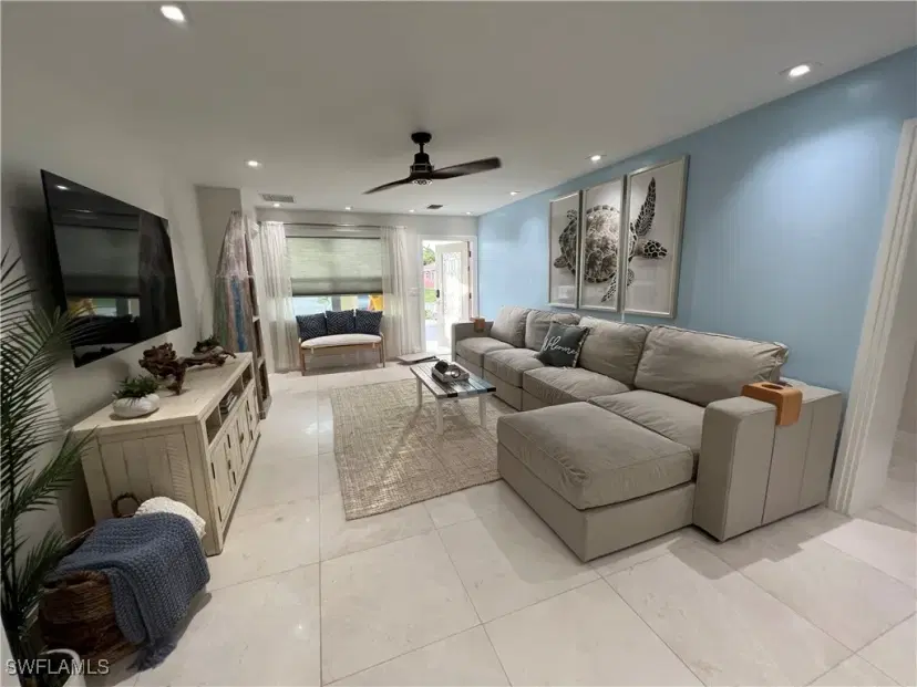 Picture of 648 100Th Ave N, Naples FL 34108