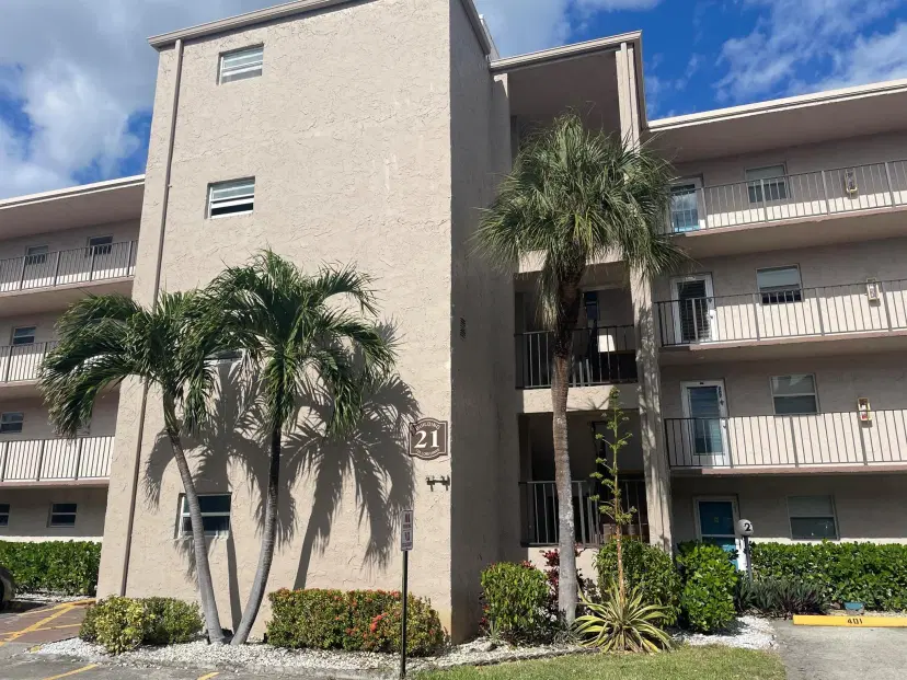 Picture of 725 Lori Drive 407, Palm Springs FL 33461
