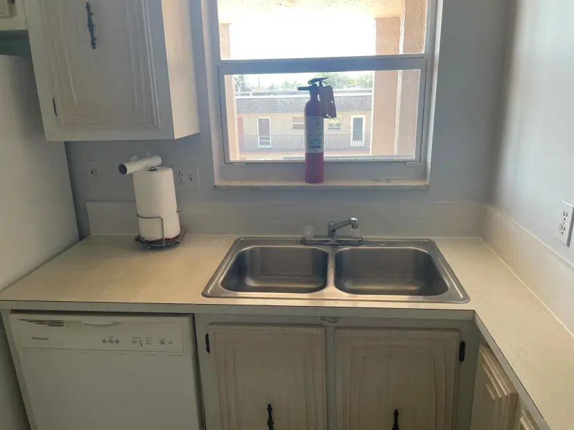 Picture of 725 Lori Drive 407, Palm Springs FL 33461