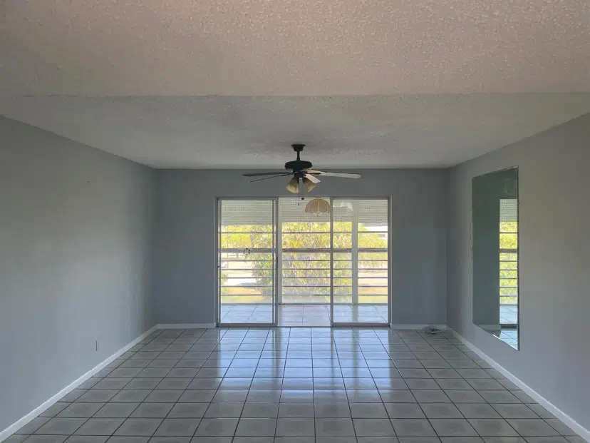 Picture of 725 Lori Drive 407, Palm Springs FL 33461