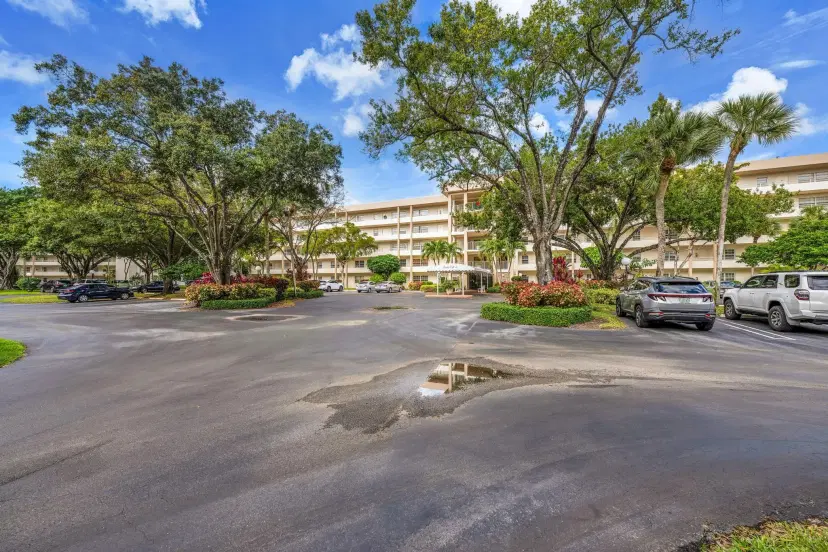 Picture of 3970 Oaks Clubhouse Dr 207, Pompano Beach FL 33069