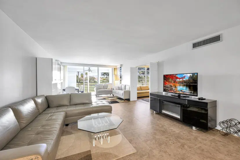 Picture of 3970 Oaks Clubhouse Dr 207, Pompano Beach FL 33069