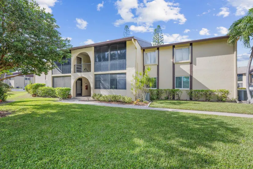 Picture of 313 Pine Ridge Circle C2, Greenacres FL 33463