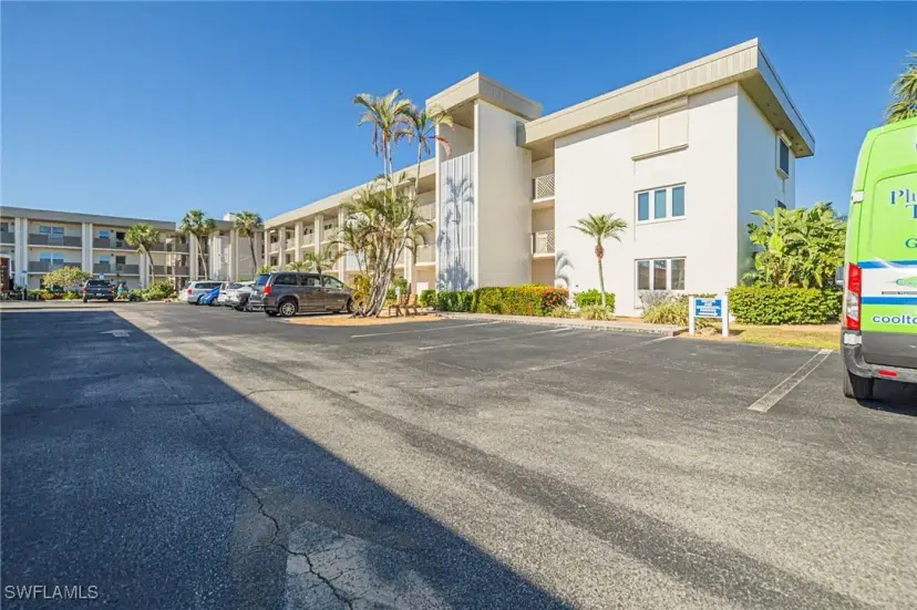 Picture of 6102 Augusta Dr 103, Fort Myers FL 33907
