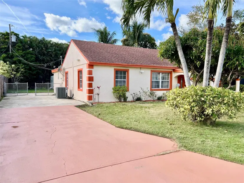 Picture of 909 Helena Dr, Lake Worth FL 33461