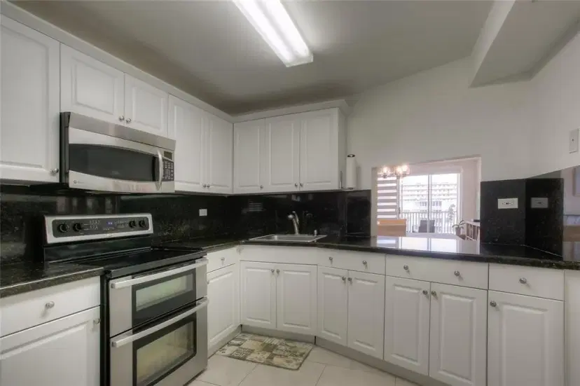 Picture of 1690 NE 191St St 405-1, Miami FL 33179