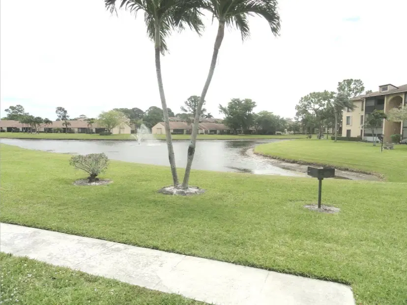 Picture of 810 Sky Pine Way F2, Greenacres FL 33415